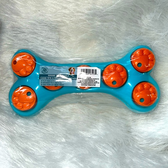 Doggie Treat Puzzle, Small, teal base & orange. Greenbrier Kennel Club - Picture 1 of 4